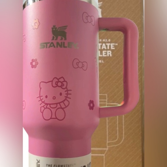 Stanley Hello Kitty 40oz Flowstate Tumbler NIB - Picture 3 of 4